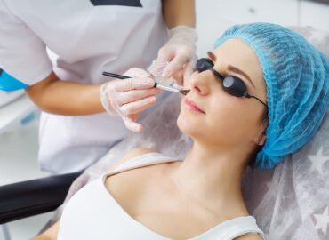 ultrasonic-face-cleaning-peeling-in-a-beauty-sal-2023-11-27-05-02-54-utc (1)-min ultrasonic-face-cleaning-peeling-in-a-beauty-sal-2023-11-27-05-02-54-utc (1)-min